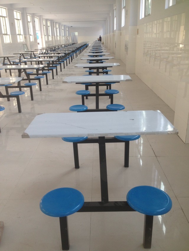 4人圆凳餐桌椅-不锈钢餐桌椅 食堂餐桌定制【铸造餐桌椅生产厂家】